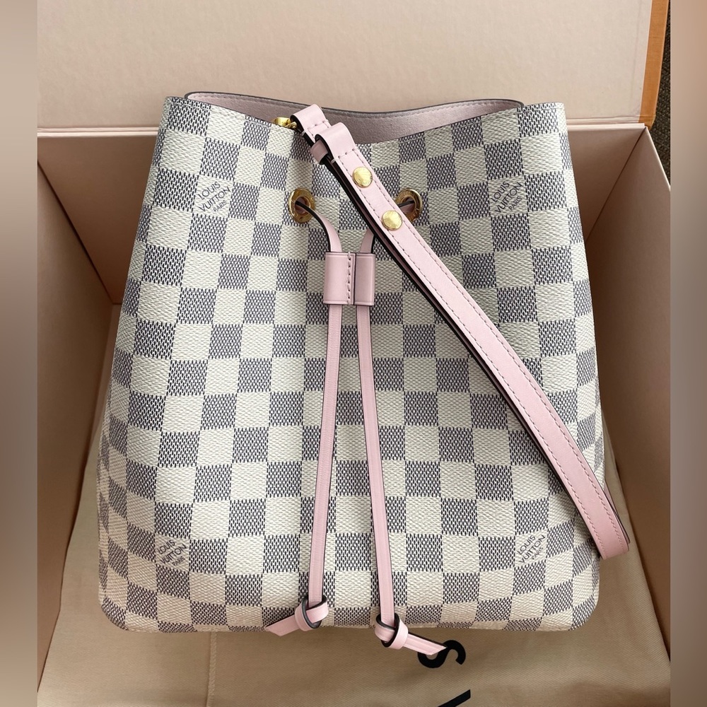 ❌Sold❌ Authentic Louis Vuitton Neo Noe